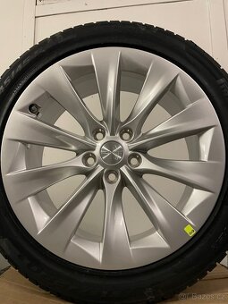 Original zimni Tesla Model S r19 + 245/45/19 100% - 3