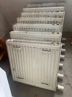 Prodám bílé deskové radiátory – 500 Kč/kus - 3