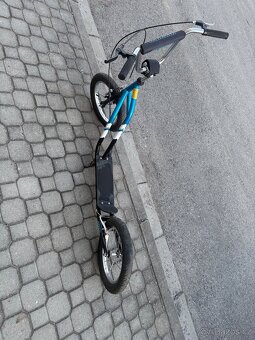 Modrá koloběžka - 3