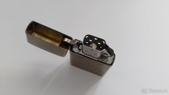 Benzínový zapalovač s Neměckým znakem SS a orlicí II. světov - 3