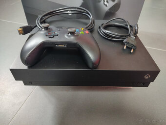 Xbox One X 1TB, ovladač, kabely, originální balení - 3