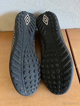 Kopačky /turfy Umbro velikost 40 - 3
