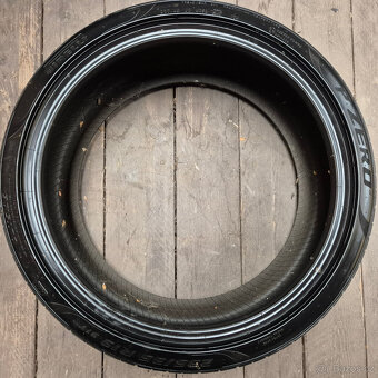 sleva Pirelli 235/35 R 19 P Zero, letní, 6,5 mm - 3