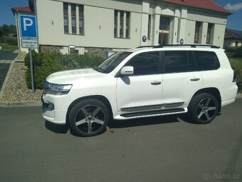 TOYOTA LANDCRUISER 200 V8 DIESEL Model 2021 R. V. 1O/2020 - 3