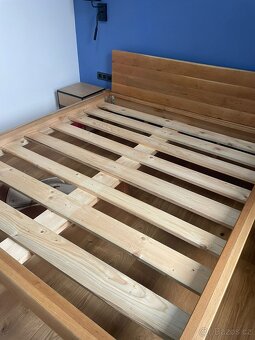 Dřevěná postel masiv - 3