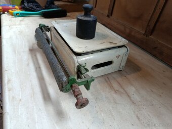 Retro Pultová Váha (Krémovo-Zelená) s Misky – MAX 5 kg - 3