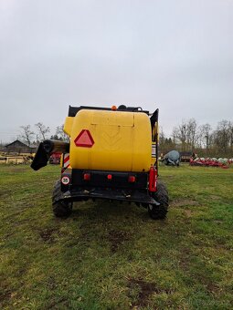 Predám kombajn New Holland CS 660 - 3