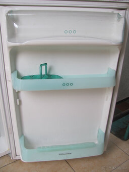 CHLADNIČKA S MRAZNIČKOU ELECTROLUX - A+ - 85cm - 3