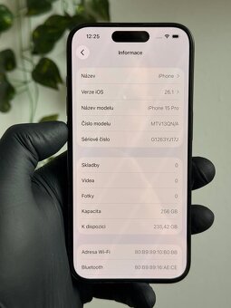 iPhone 15 Pro 256GB černá - 3