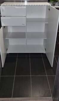 Komoda bila vysoky lesk - 3