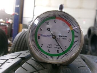 215/65 R16 MICHELIN (4,5mm) č.15700 - 3