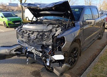 Ford F-150 433kw elektro, Lightning rv:2024/8 havarované - 3