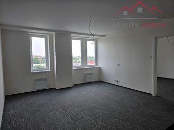 Pronájem bytu 2+kk, rekonstrukce, 50 m2, Žižkovo náměstí - A - 3
