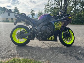 Yamaha YZF R1 - 3
