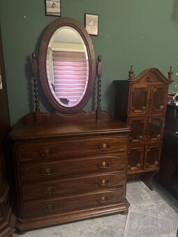 Starožitný nábytek - 3