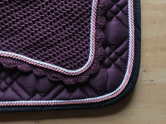 SADA - Podsedlová dečka + uši Eskadron Blackberry - VS/full - 3