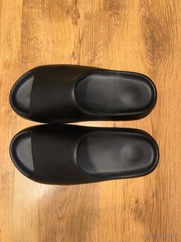 Yeezy Slides - 3