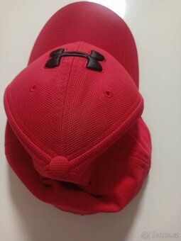 Červená kšiltovka zn. under armour, vel. S/M - nenošena - 3