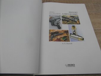 VELKÁ ENCYKLOPEDIE PISTOLÍ A REVOLVERŮ - 3