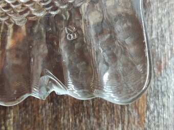 nůž,obal,váha kuchyň.do 5 kg 50,- talíř do MW 26,5 cm 100,- - 3