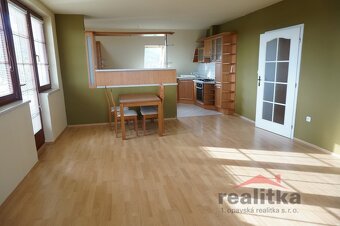 Pronájem velkého bytu 100m2, 3+kk v RD, Opava, ul. Slovenská - 3