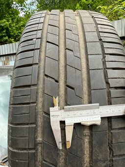 Hankook 235/55 ZR18 - 3