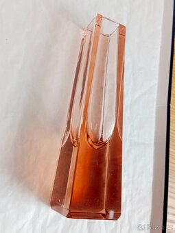 Krásná broušená růžovo-oranžová vázička - 3