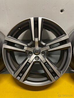 ALU kola VOLVO R20 - 3