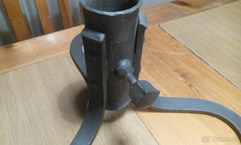 Kovaný stojánek na vánoční stromek - 3