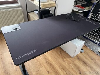 Prodám ultradesk momentum black - 3