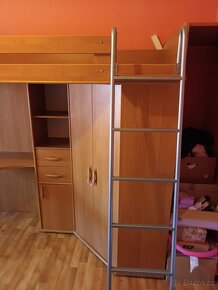 Prodám patrovou postel se skříní a stolem - 3