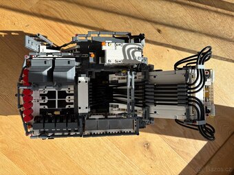 LEGO 42100 Bagr Liebherr R 9800 - 3