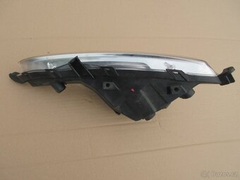 Hyundai i40 pravá přední mlhovka 92202-3Z010 - 3