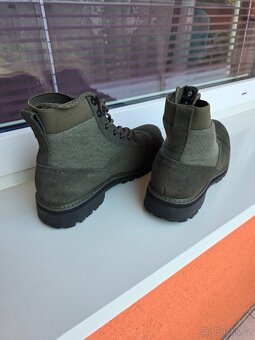 Reserved shoes - 3