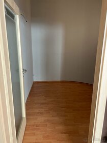 Pronájem prostoru v kadeřnickém salónu 6,4m2 - 3