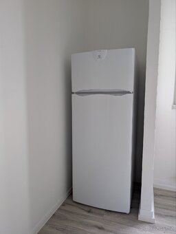 Lednice INDESIT s mrazákem / A+ Class - 3