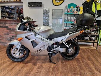 Honda VFR 800 - 3