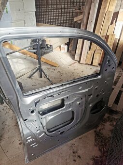 Prodám dveře TOYOTA SEQUOIA 2010 - 3