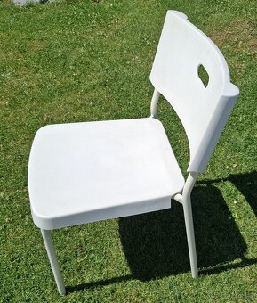 Plast.židle - 3