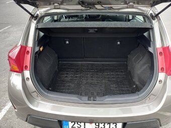 Toyota Corolla Auris 1.6 benzín 97 kw 2013 - 3