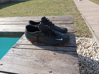 Prodám kopačky Černé= Nike Phantom Bílo modré= Nike F50 - 3