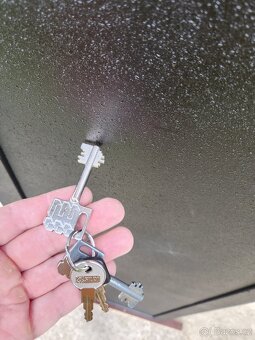 trezor samopal zbraně pistole vojenský - 3