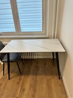 Jidelni židle a stůl - 3
