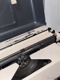 Psací stroj Consul 2226 – plně funkční, s boxem a doplňky - 3