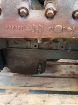 Cadillac 500cui,8,2 V8 motor a převodovka - 3