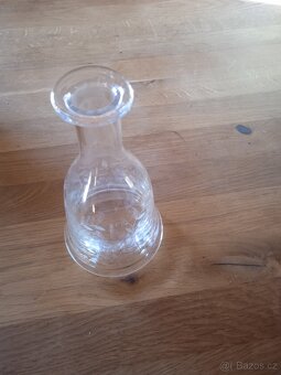 Karafa na vodu z foukaného skla - 3