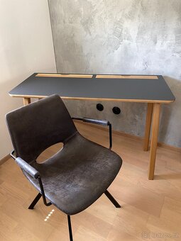 Pracovní stůl s křeslem - 3