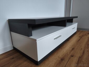 Televizní stolek - 3