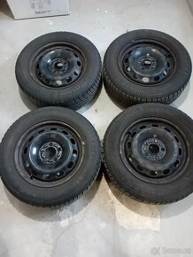 zimní pneu 195/65r15 + disky + poklice - 3