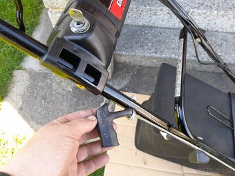 Benzínová sekačka s pojezdem MTD 46 cm Briggs-stratton - 3